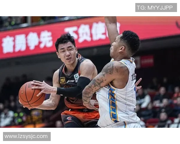 2018年12月15日广东队与广厦队激战正酣精彩瞬间回顾与分析 2018年12月15日广东队与广厦队激战正酣精彩瞬间回顾与分析